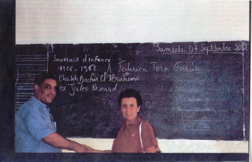 05 ECOLE JULES RENARD 2002 FREDERIQUE RECUE PAR LE DIRECTEUR.JPG